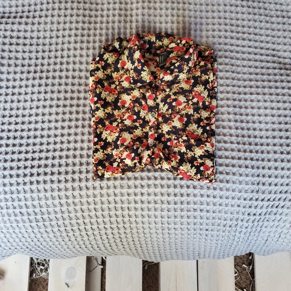 Floral button down blouse - Picture 3 of 3